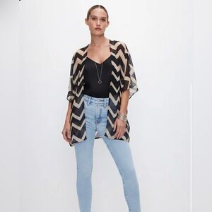 Always me black/taupe shrug*Swipe for pattern*